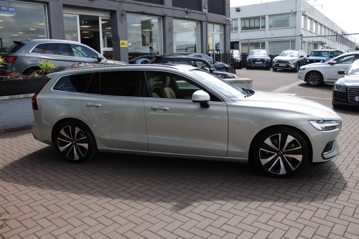 2020 VOLVO V60 T8 AWD INSCRIPTION 5DR ESTATE AUTO - Image 3
