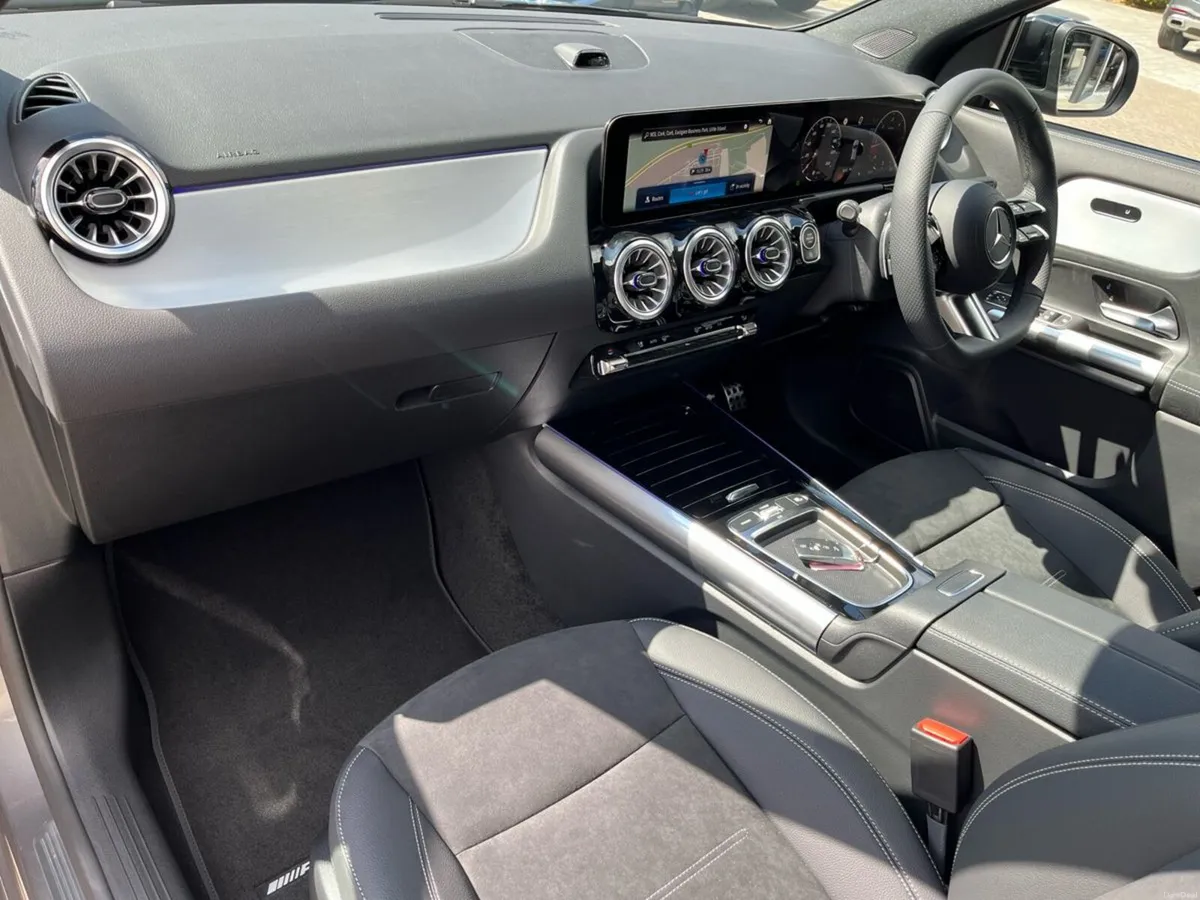 Mercedes-Benz GLA 180D AMG Line Plus Compact SUV - Image 6