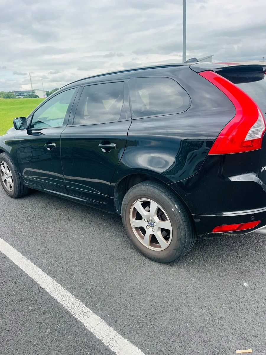 152 Volvo XC60 2L Diesel - Image 2