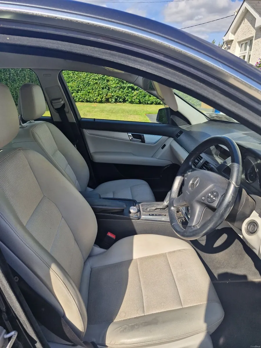Mercedes-Benz C-Class 2010 - Image 6