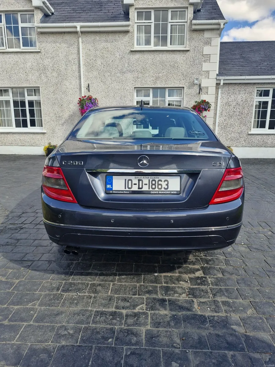 Mercedes-Benz C-Class 2010 - Image 2