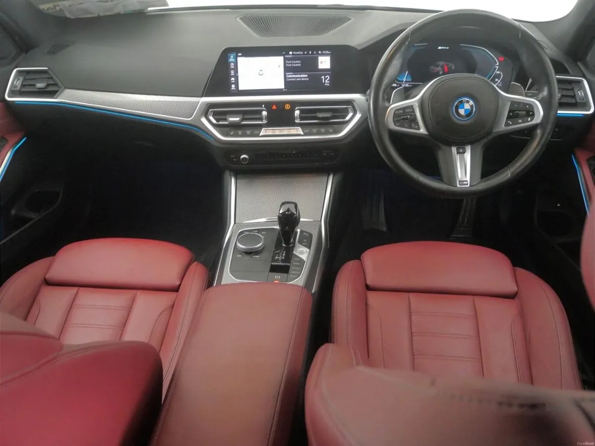 BMW 3-Series 330e M Sport Saloon - Image 4