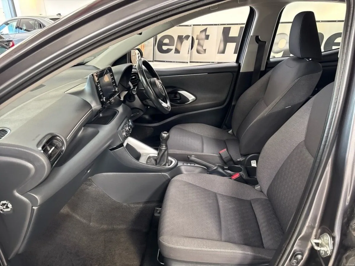 Toyota Yaris YARIS 1.0 LUNA - Image 6