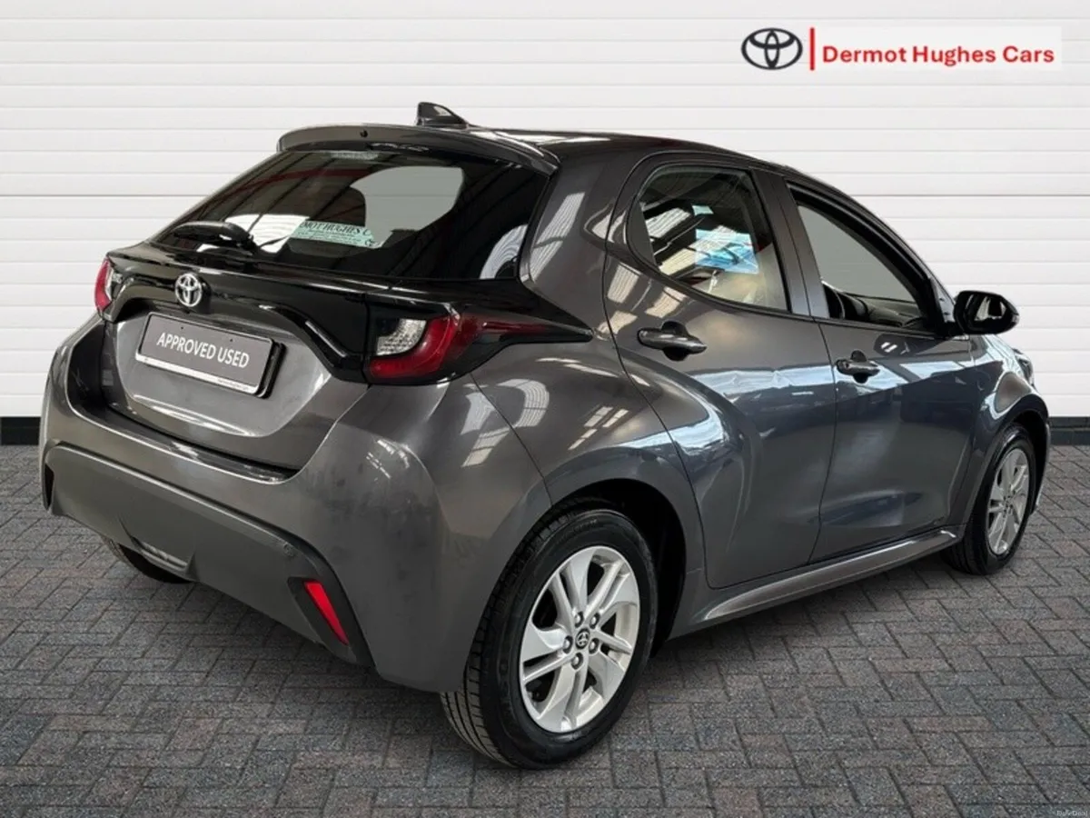 Toyota Yaris YARIS 1.0 LUNA - Image 2