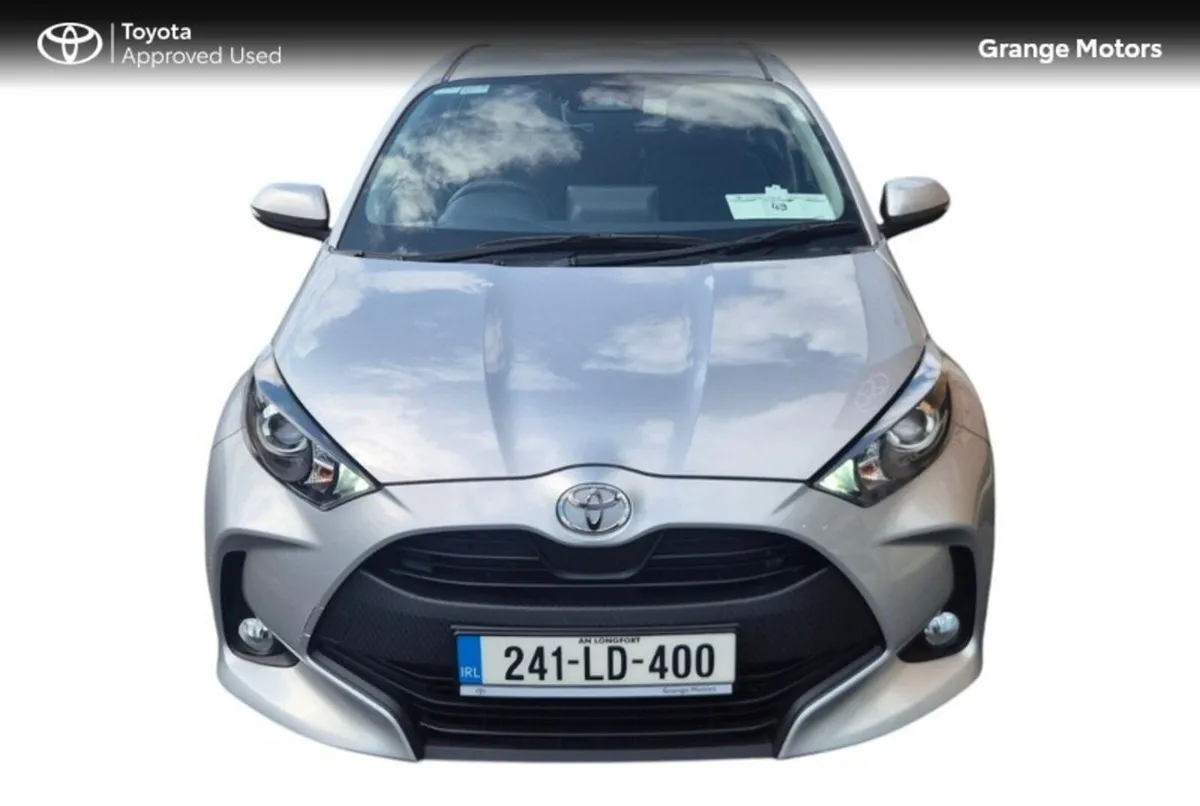 Toyota Yaris 1.5 HYBRID LUNA 5DR**LOW MILEAGE** - Image 5