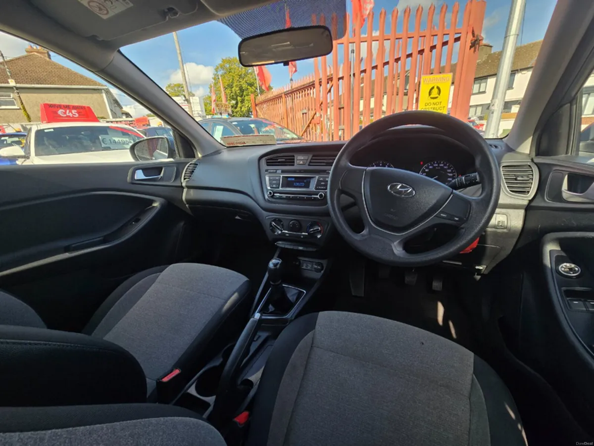 Hyundai i20 PETROL CLASSIC 5DR - Image 5