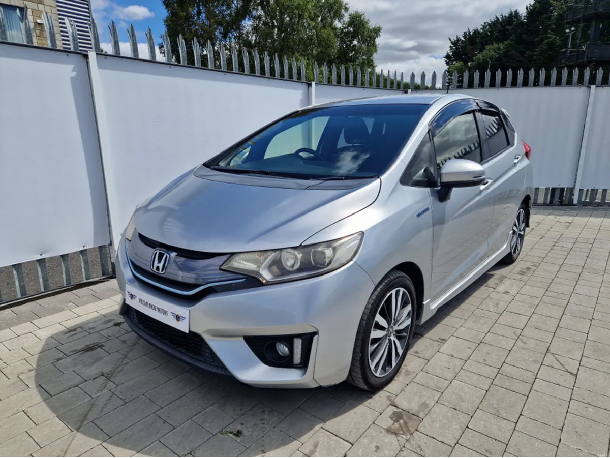 Honda Fit 1.5  PETROL HYBRID  AUTO - Image 4