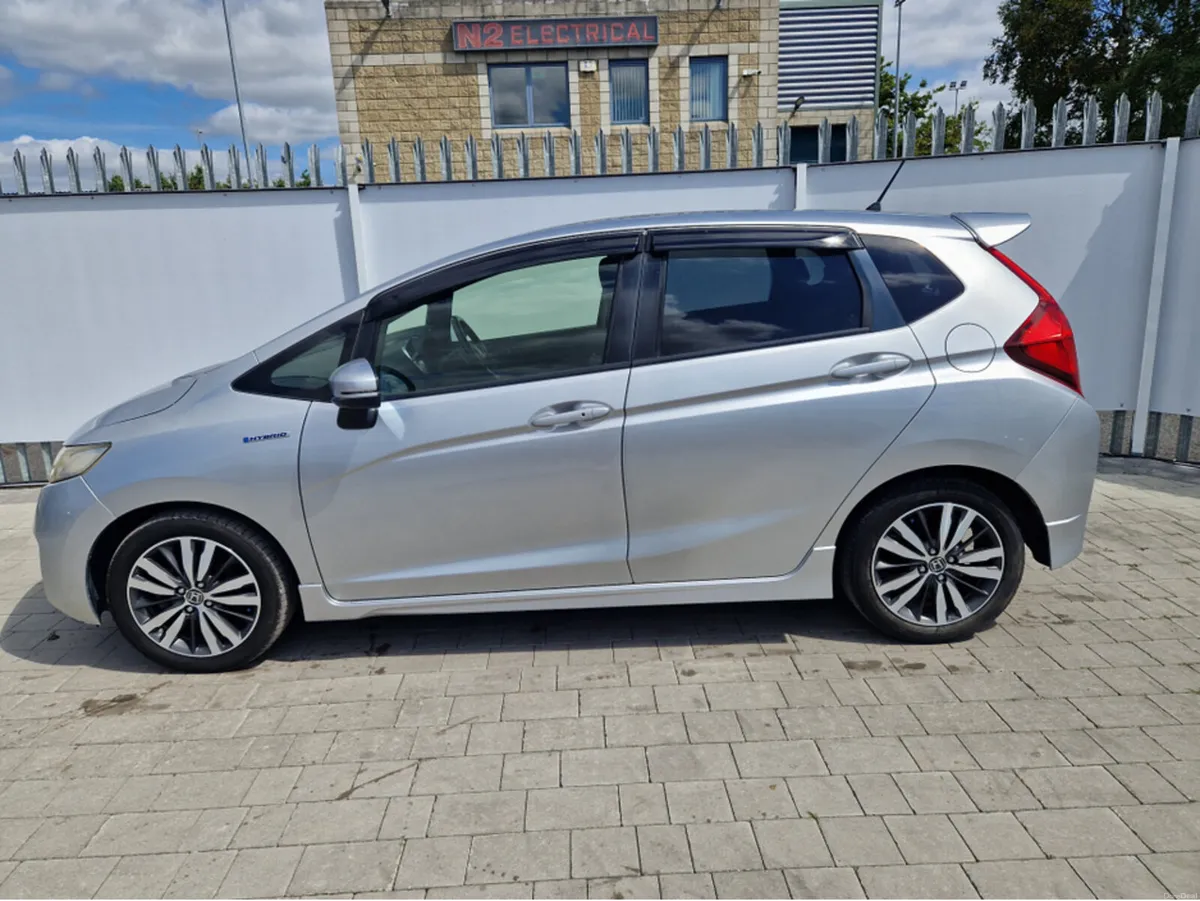 Honda Fit 1.5  PETROL HYBRID  AUTO - Image 6