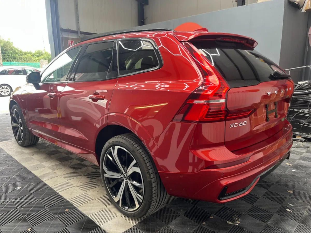Volvo V60 2024 VOLVO X60C 4WD RECHARGE ULTIMATE T6 - Image 5