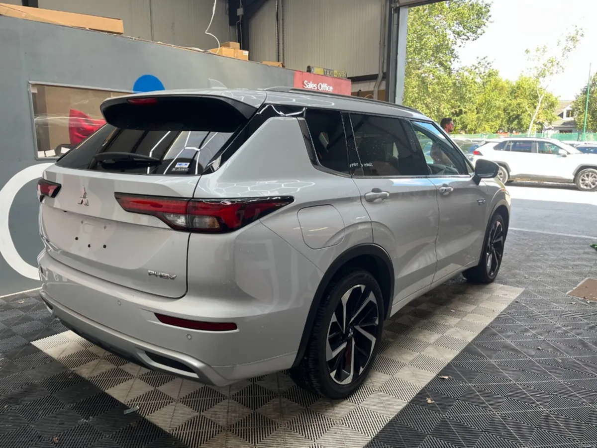 Mitsubishi Outlander 2023 MITSUBISHI OUTLANDER PHE - Image 3