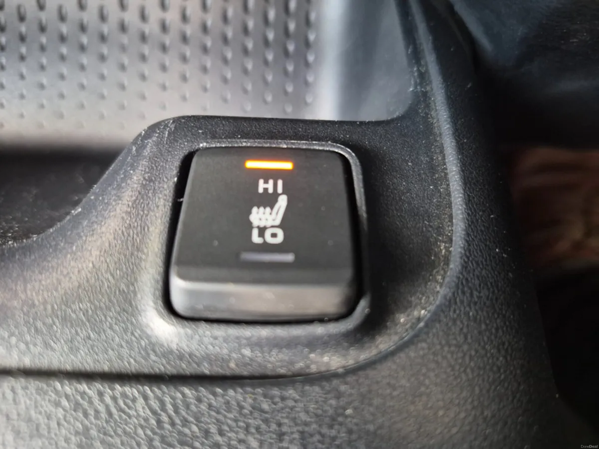 Toyota Corolla 1.8 Hybrid Tourer - Image 6