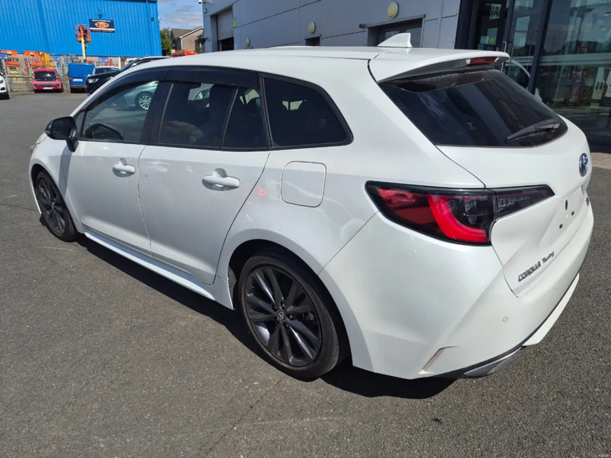 Toyota Corolla 1.8 Hybrid Tourer - Image 4