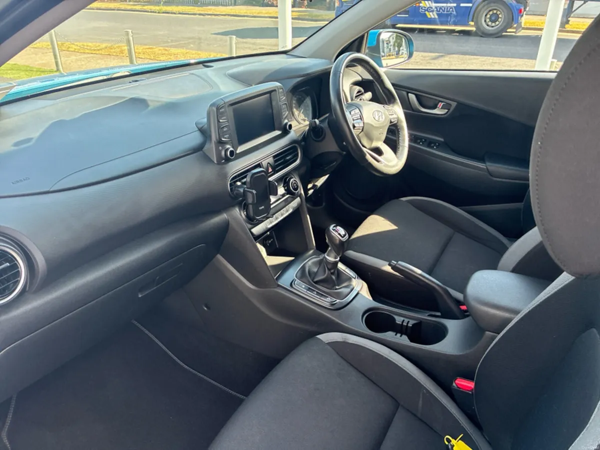 Hyundai KONA KAUAI 2WD EXECUTIVE 5DR - Image 2