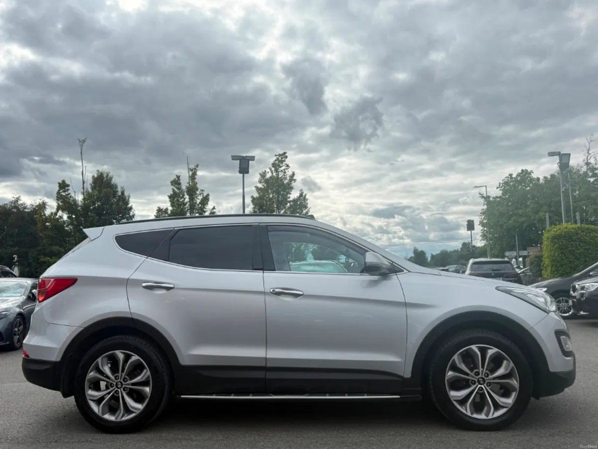 Hyundai Santa Fe 4WD PREMIUM AUTO *HUGE SPEC* - Image 4