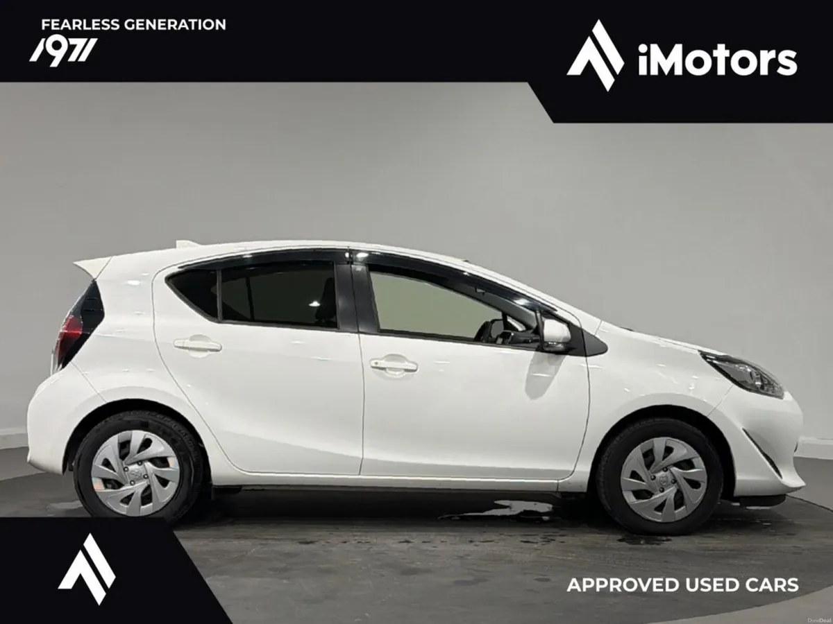 Toyota Aqua AUTOMATIC HYBRID S - Image 2