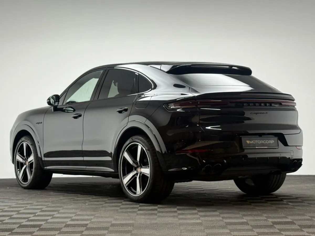 Porsche Cayenne S BLACK EDITION 3.0 V6 E-HYBRID - Image 4