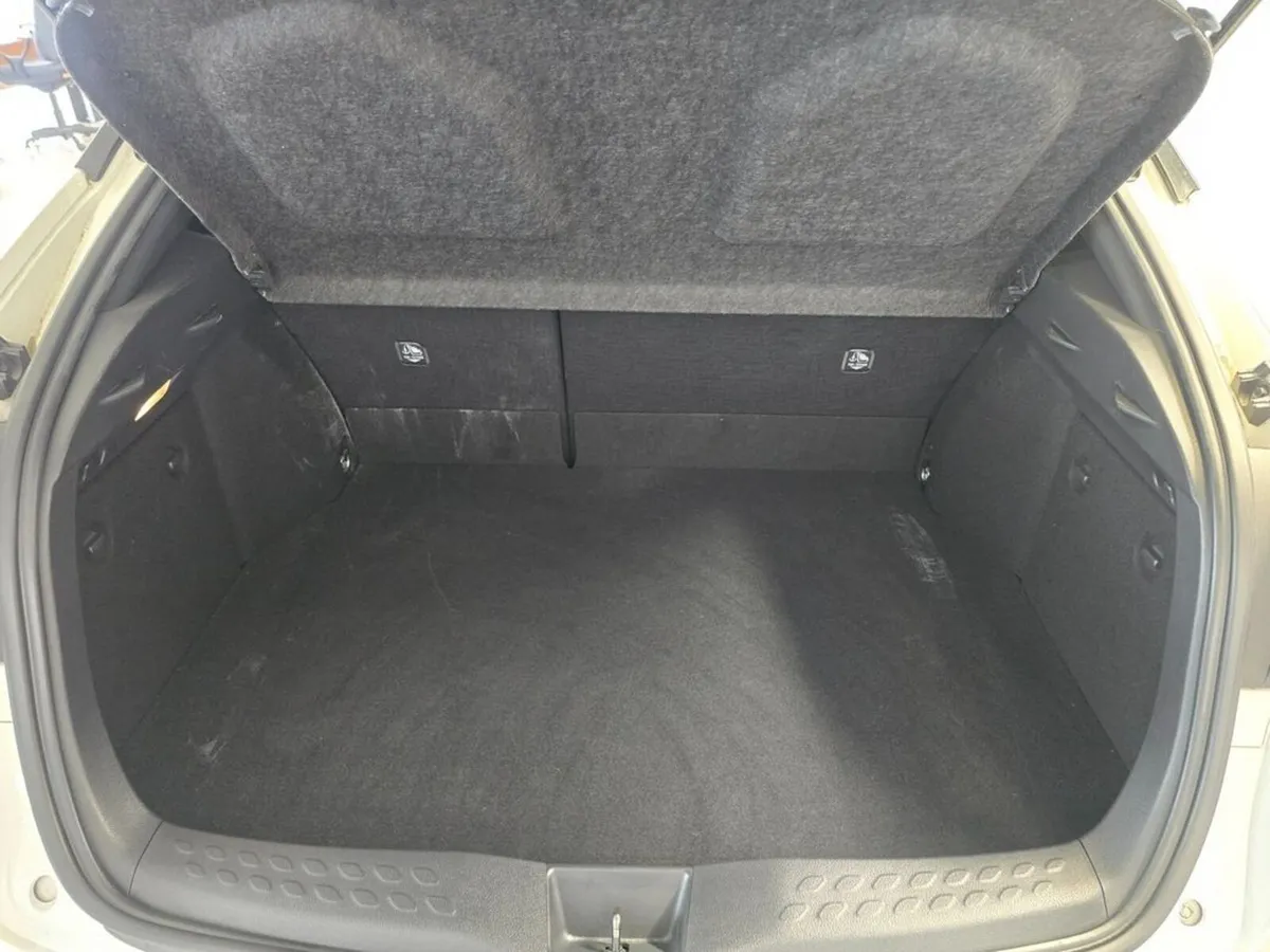Toyota C-HR Hybrid Sol Automatic * Best Spec * - Image 6