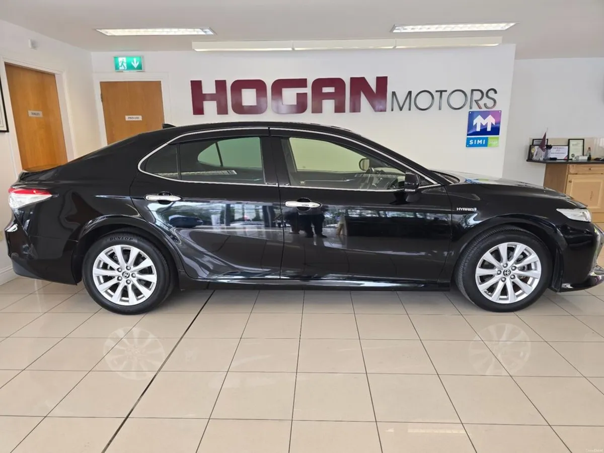 Toyota Camry Hybrid Sol Automatic - Image 3