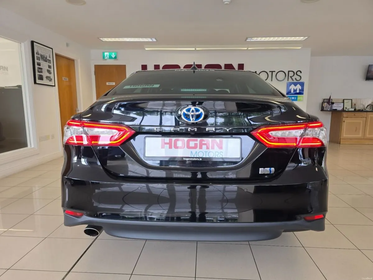 Toyota Camry Hybrid Sol Automatic - Image 5