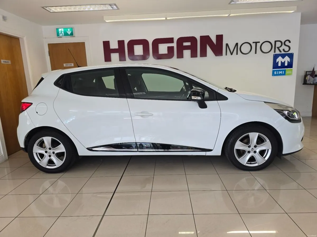 Renault Clio Dynamique Nav 1.2 Petrol 5Dr H/B * Ne - Image 3