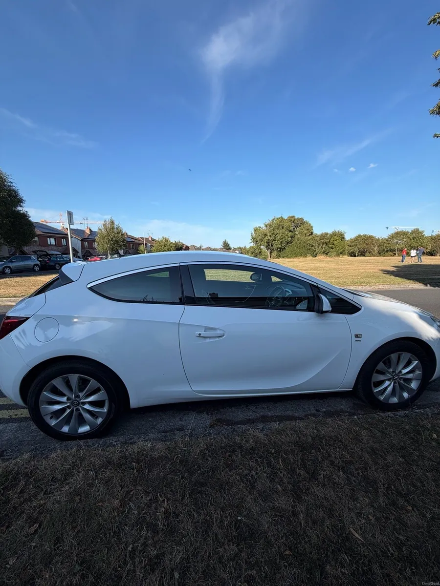 142 Opel Astra GTC 1.7 TDi - Image 3