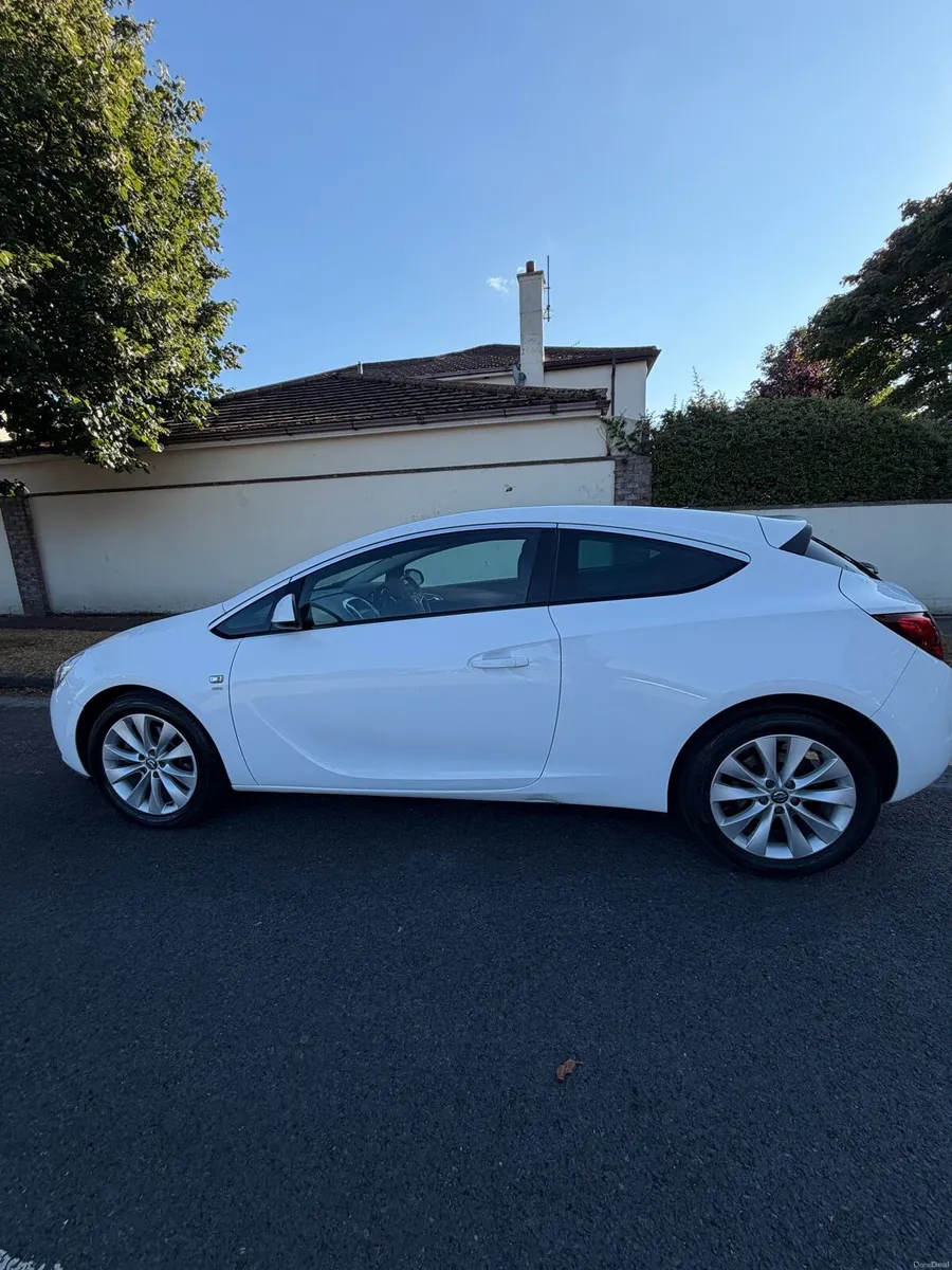 142 Opel Astra GTC 1.7 TDi - Image 2