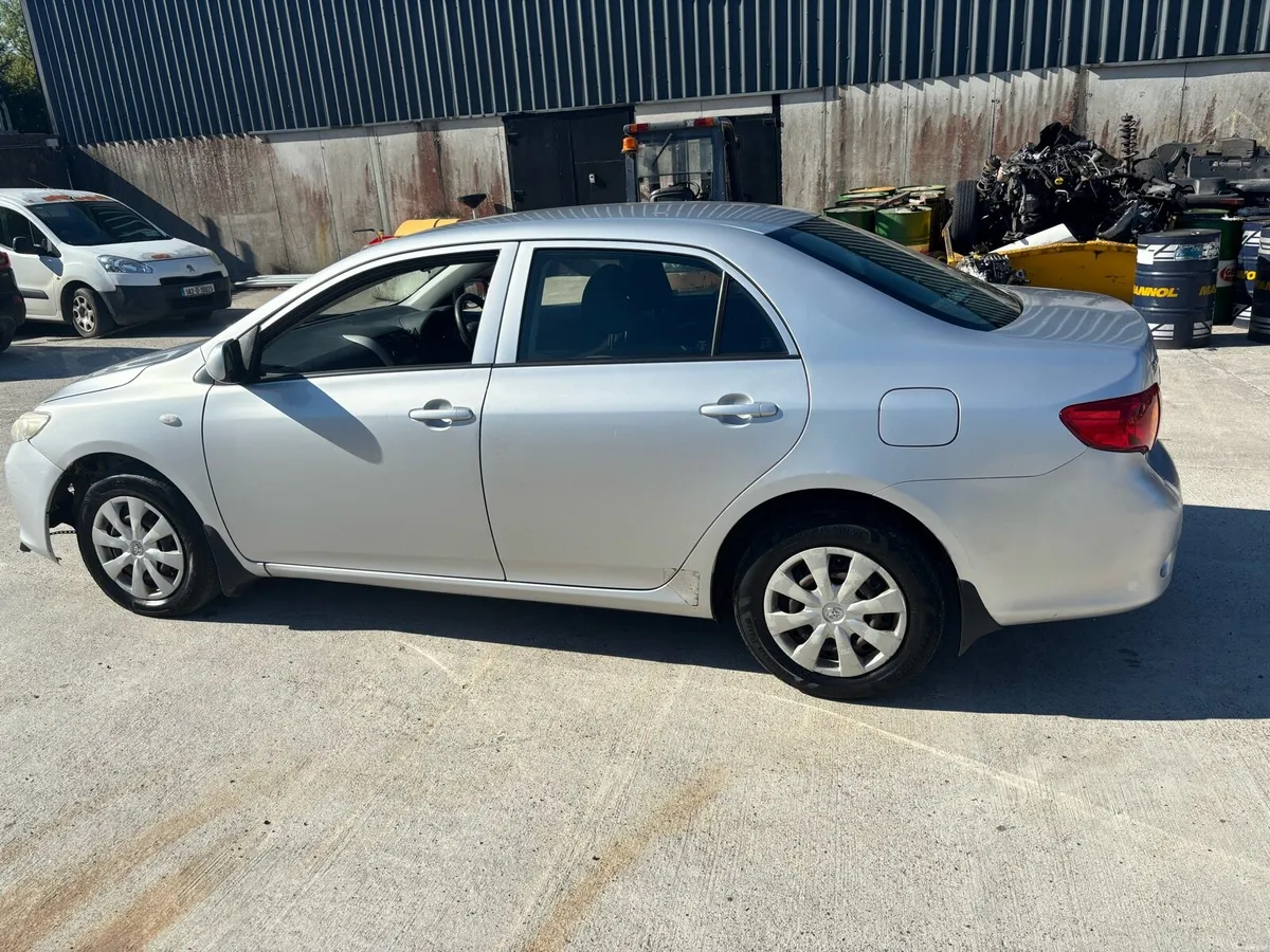2008 corolla - Image 2