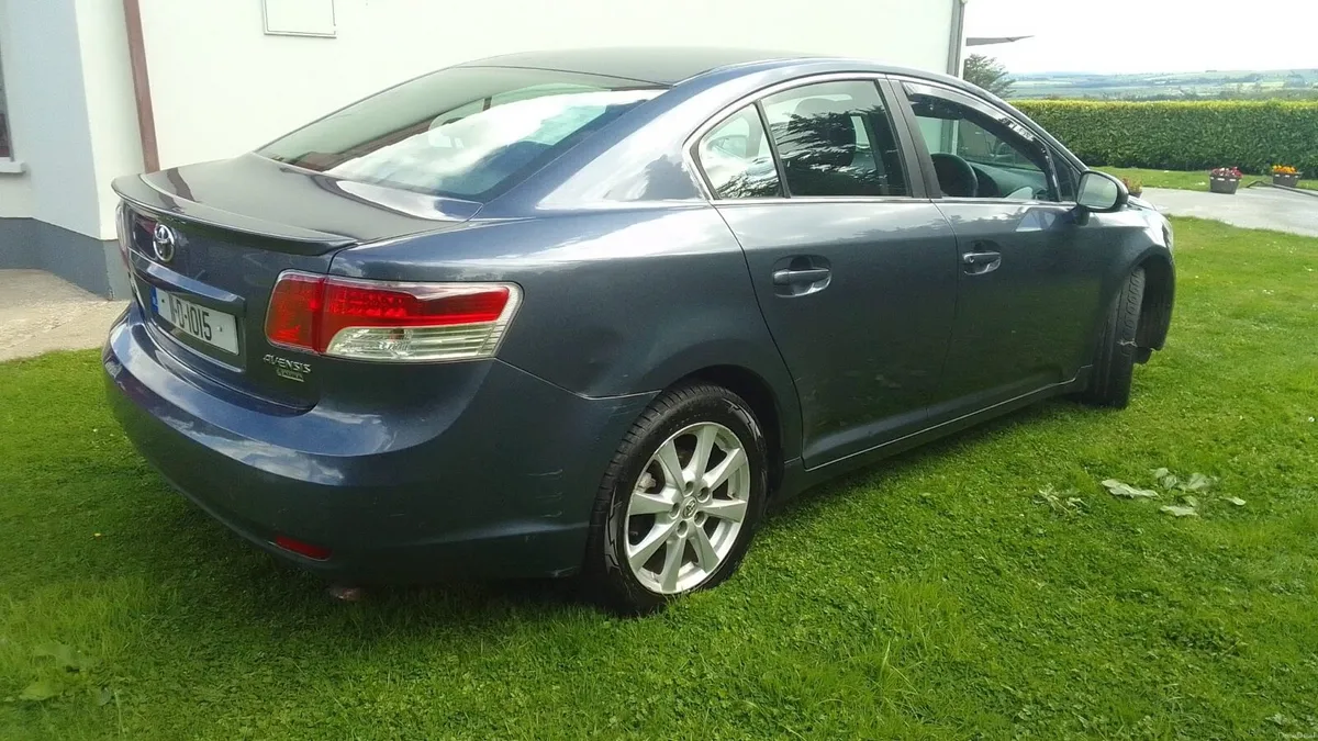 11 Toyota Avensis Diesel - Image 4