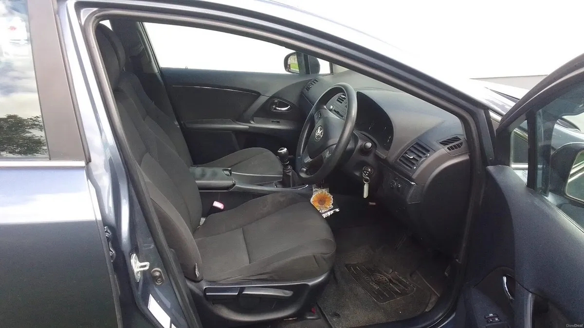 11 Toyota Avensis Diesel - Image 5