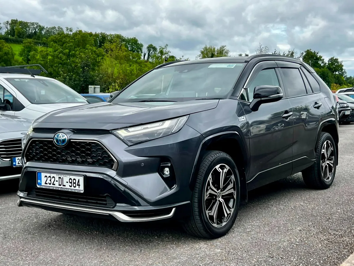 Toyota RAV4 2023 awd plug in sport - Image 3