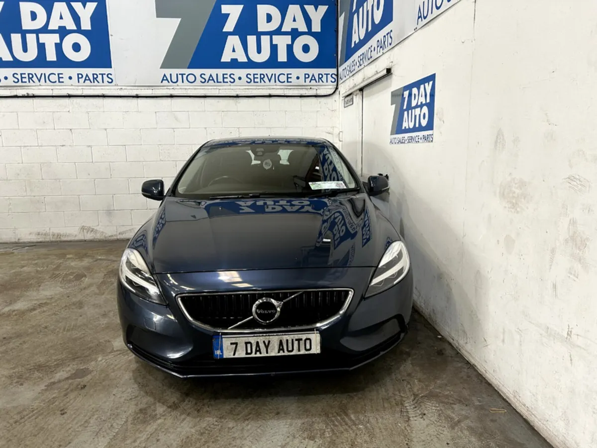 Volvo V40 2.0 D2 MOMENTUM NAV + 120B 120BHP 5DR 40 - Image 2