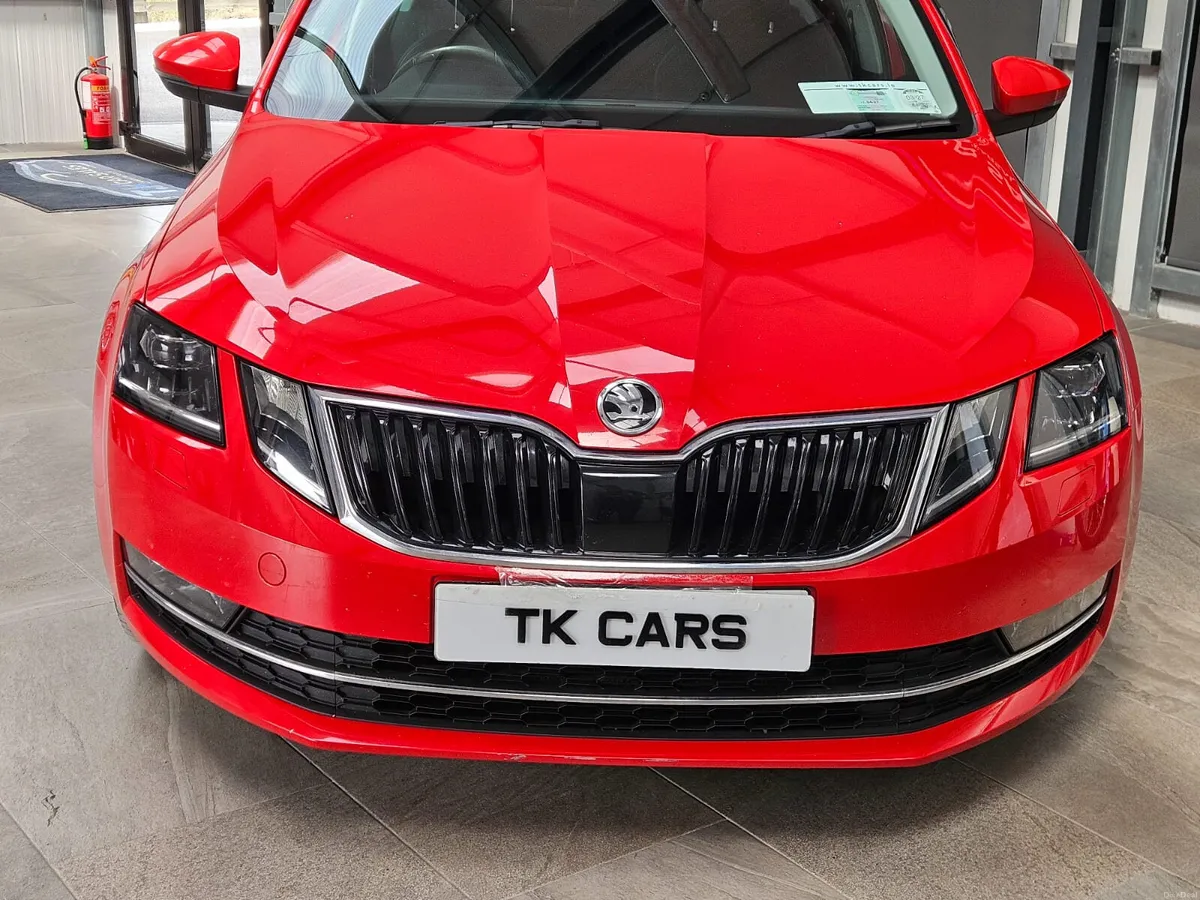 17 SKODA OCTAVIA 2.0 DIESEL AUTOMATIC - Image 5