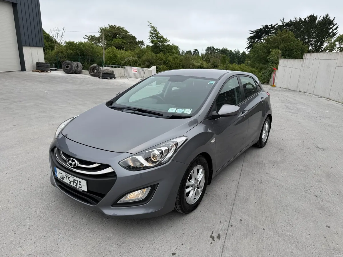 2013 HYUNDAI I30 NCT 11-26 MINT !! - Image 2