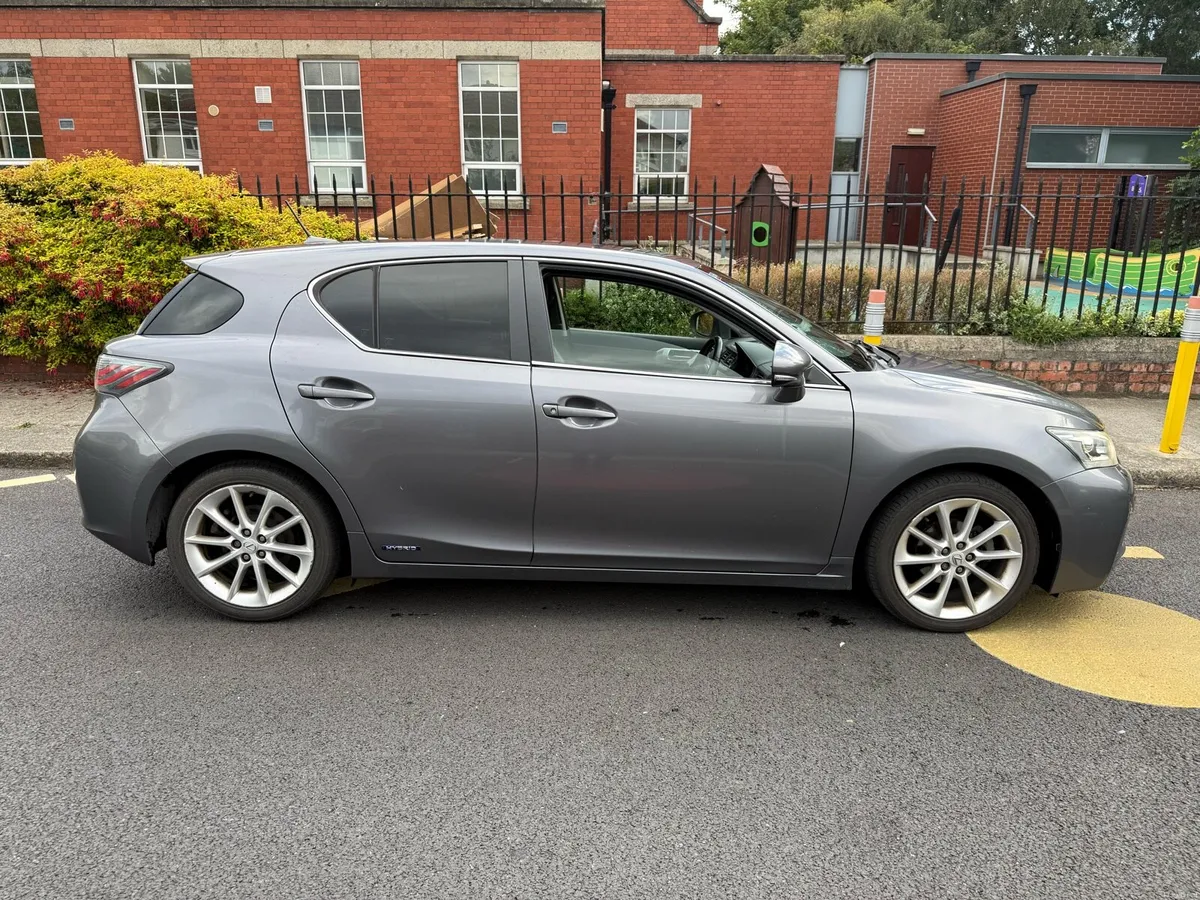 CT200h  TOP SPEC ALL EXTRAS - Image 1
