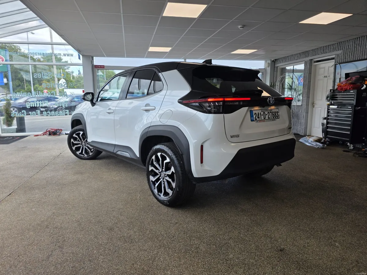 Toyota Yaris Cross 1.5 Petrol Hybrid  2024 - Image 4