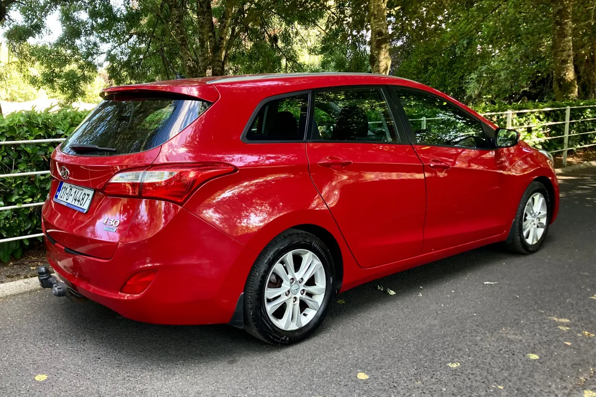 Hyundai i30 Tourer Estate Elite Edition 1.4 Crdi - Image 4