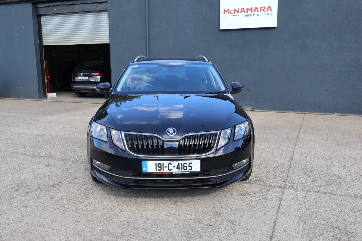 Skoda Octavia Combi Style Huge Spec Low Km's! - Image 4