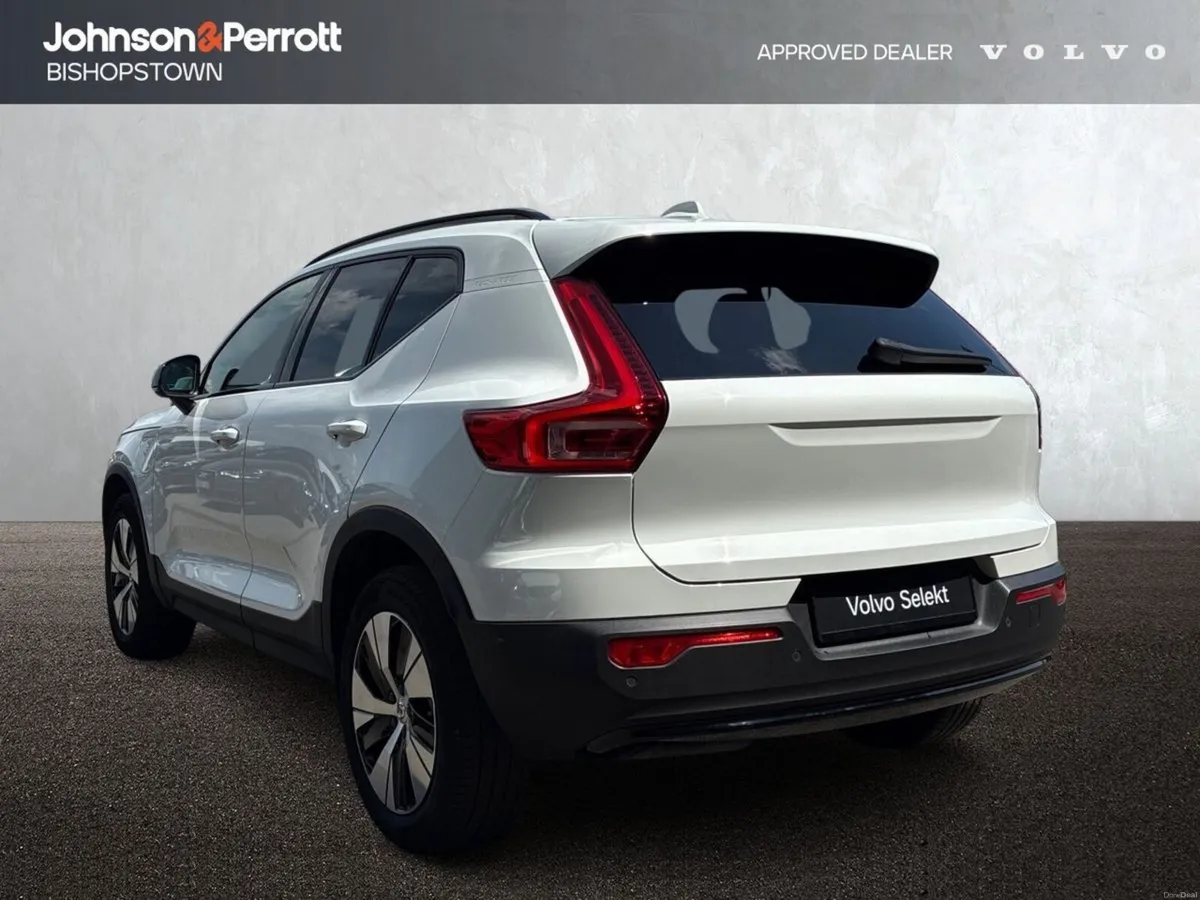 Volvo XC40 T4 211bhp PHEV Plus Dark (Two Year Volv - Image 3