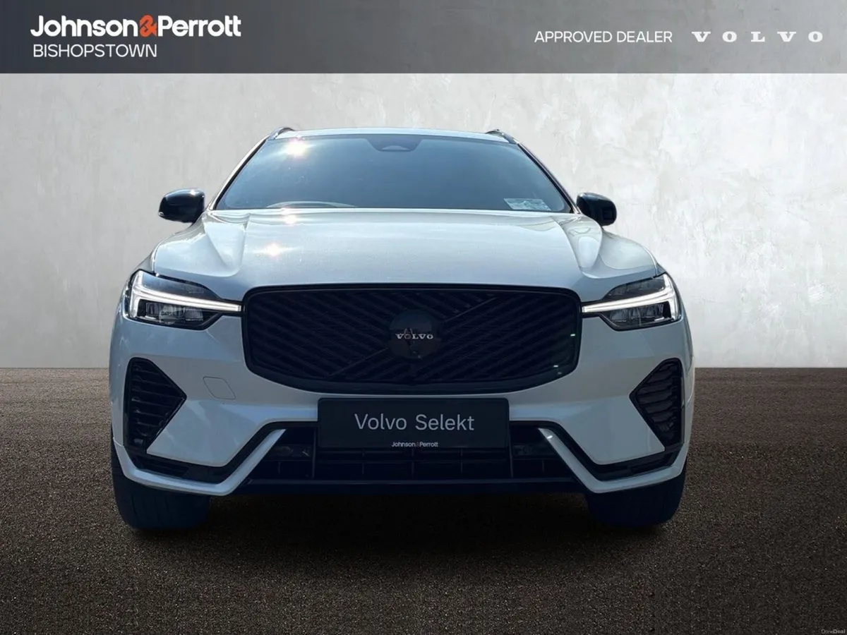 Volvo XC60 T6 350bhp AWD PHEV Plus Black Edition - Image 4