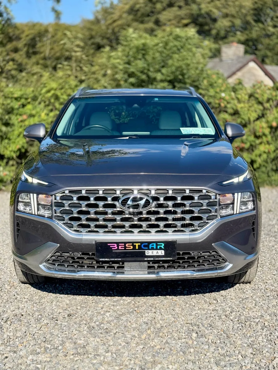 2022 Hyundai Santa Fe Executive Plus PHEV 7 Seats - Image 5