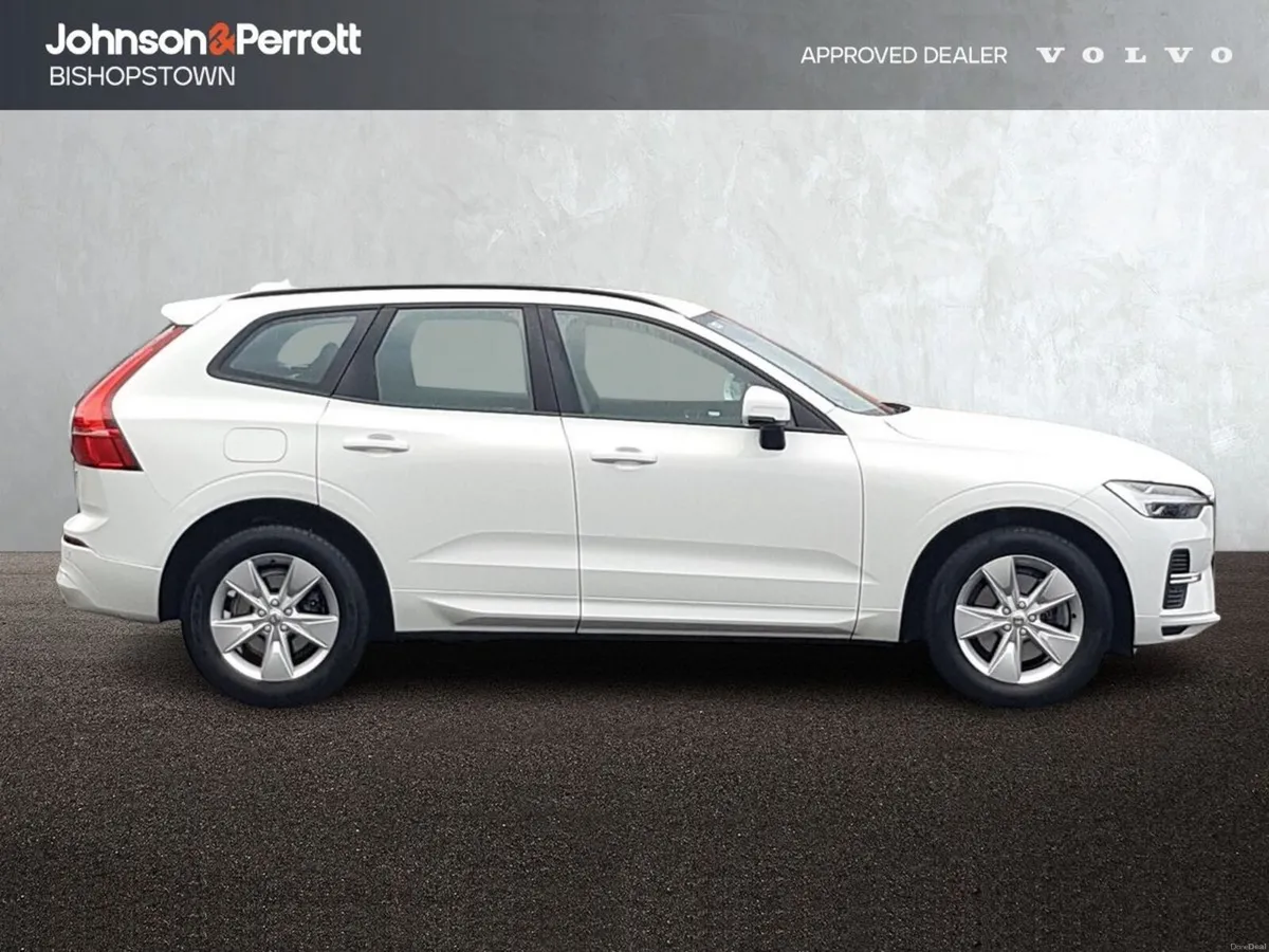 Volvo XC60 B4 197bhp Diesel MHEV Momentum (Two Yea - Image 5