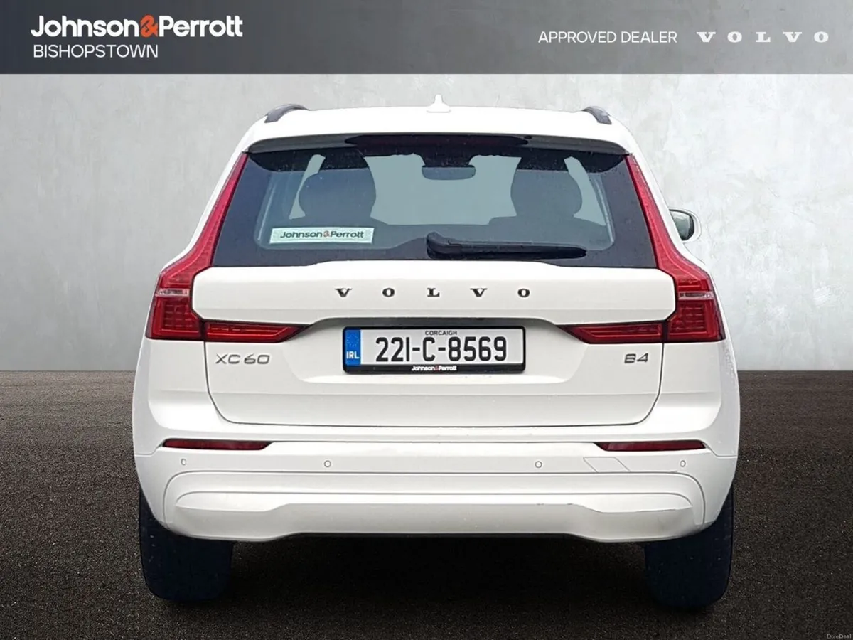 Volvo XC60 B4 197bhp Diesel MHEV Momentum (Two Yea - Image 6