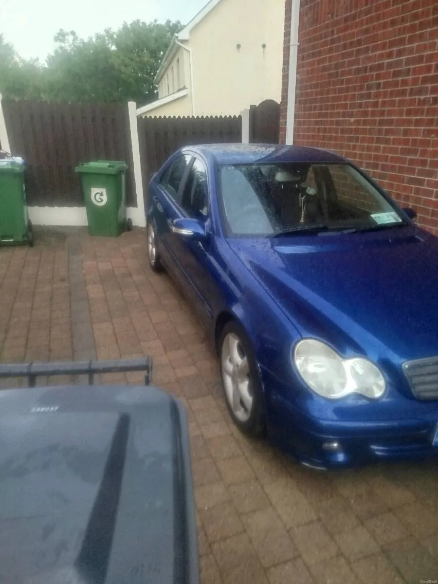 05 mercedes c180 kompressor in excellent condition - Image 1