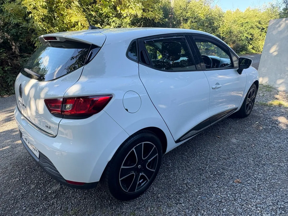 152 Renault Clio - Image 5
