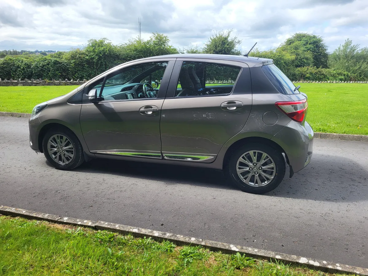 Toyota Yaris. 1L  PETROL LOW KMS - Image 4