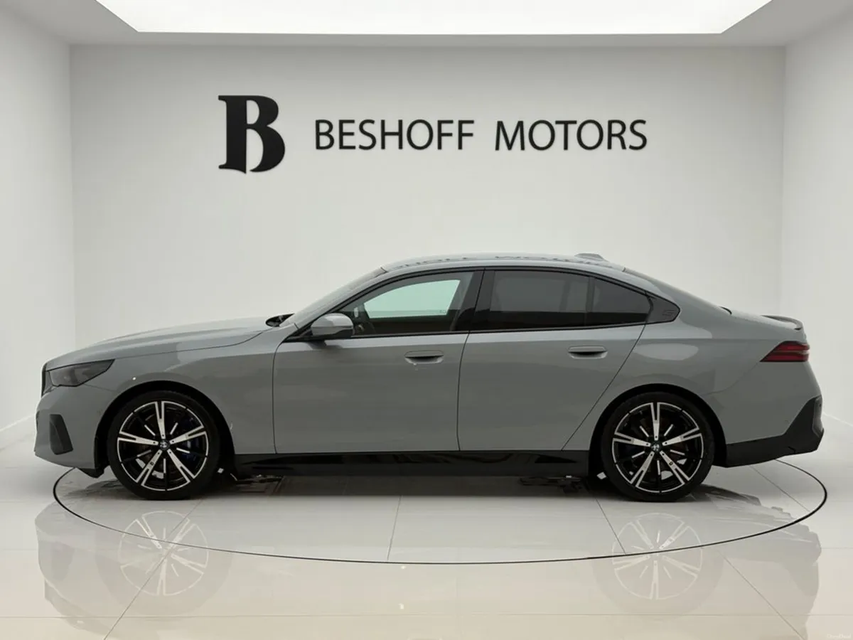BMW i5 40 M-SPORT PRO=ONLY 3000 MILES//20”ALLOYS// - Image 2