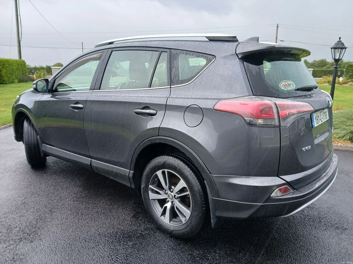 Toyota RAV4 2016 - Image 2