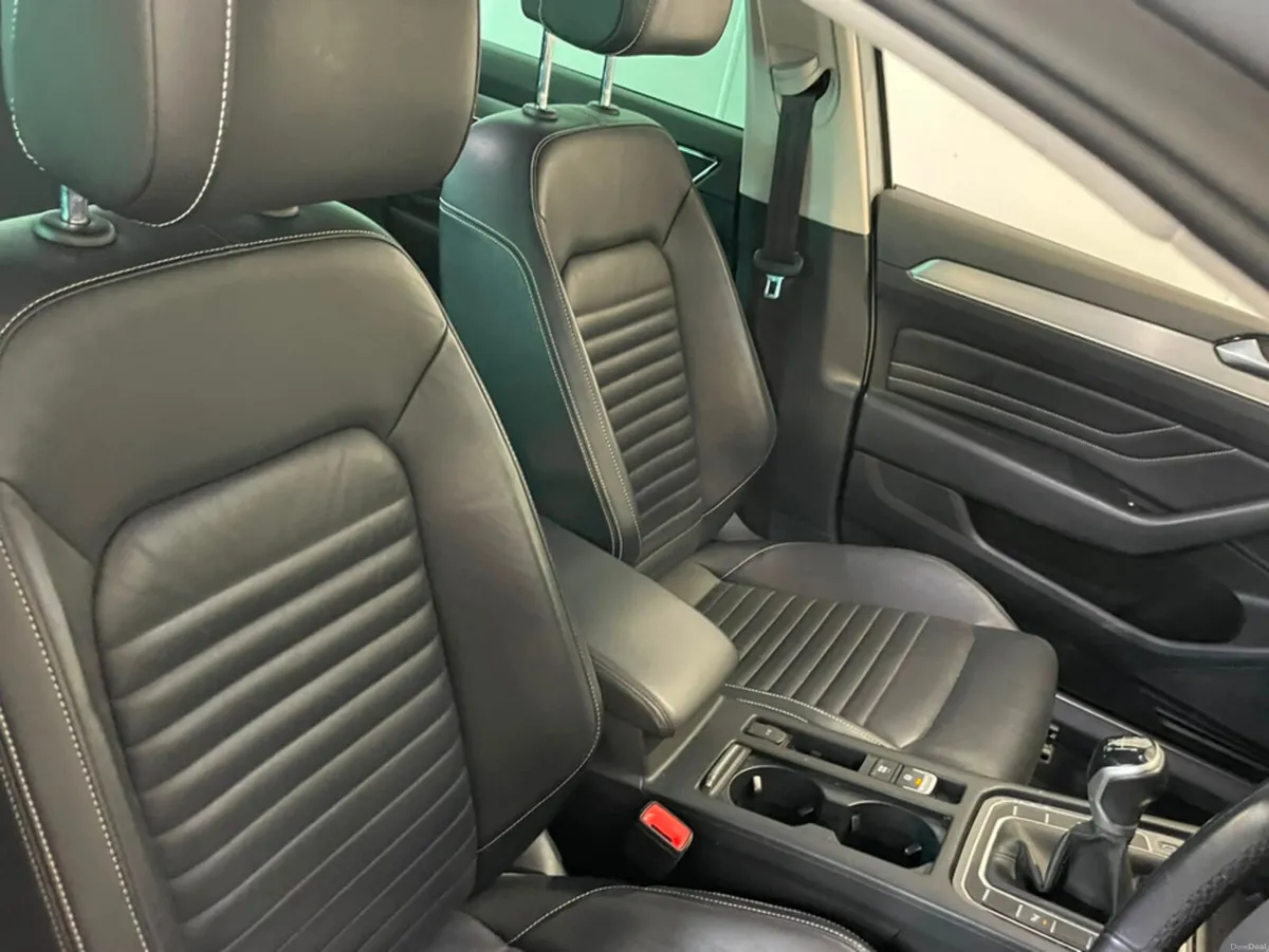 Volkswagen Passat ELEGANCE 2.0 TDI MANUAL 6SPEED F - Image 5