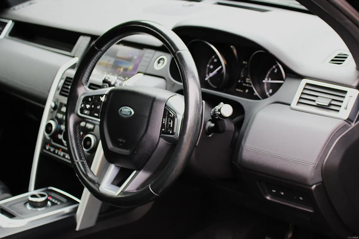 Discovery Sport HSE BLACK EDITION/AUTO/7 SEATER - Image 2