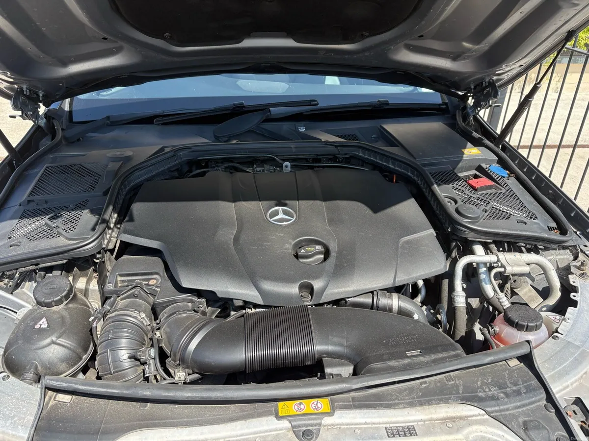 Mercedes-Benz c220D AMG Line - Image 2